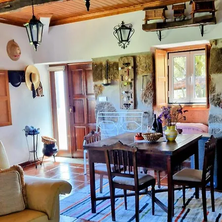 Casas Cor De Rosa Semesterbostad Sao Martinho das Moitas