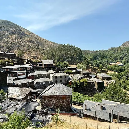 Casas Cor De Rosa Sao Martinho das Moitas